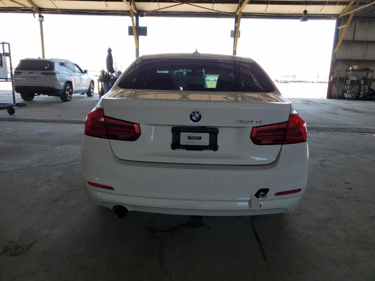 WBA8A9C51JAH14209 2018 BMW 320 I