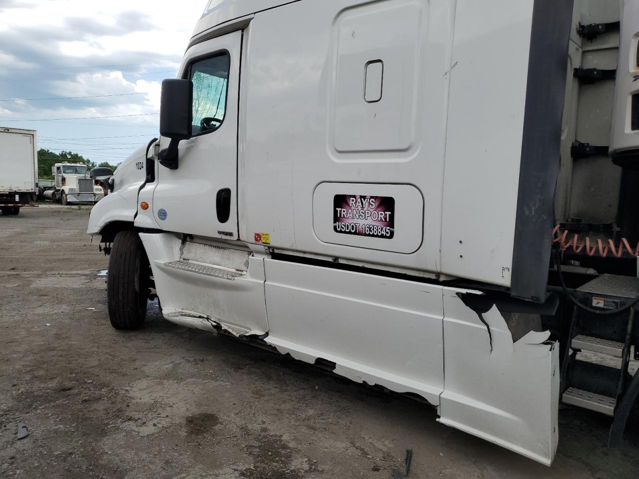 Lot #2935912826 2016 FREIGHTLINER CASCADIA 1