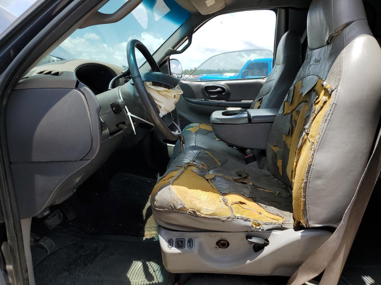 1FTRX17L5YNB99036 2000 Ford F150