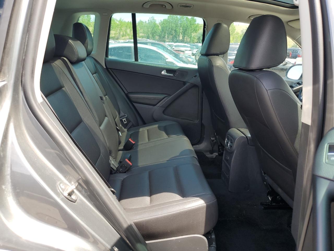 WVGSV7AX6HK027861 2017 Volkswagen Tiguan Wolfsburg