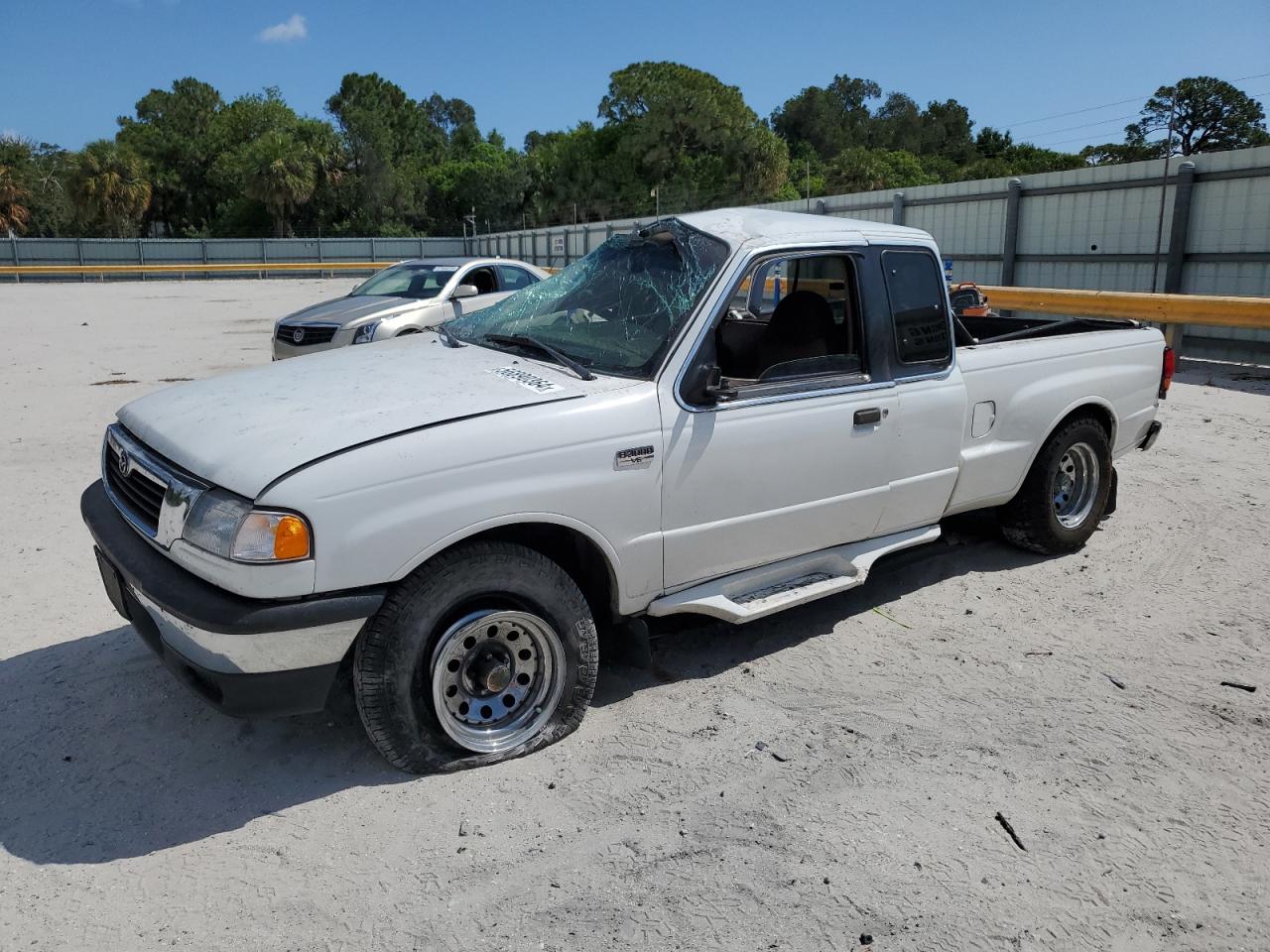 MAZDA B3000 CAB 1998 white  gas 4F4YR16U8WTM42578 photo #1