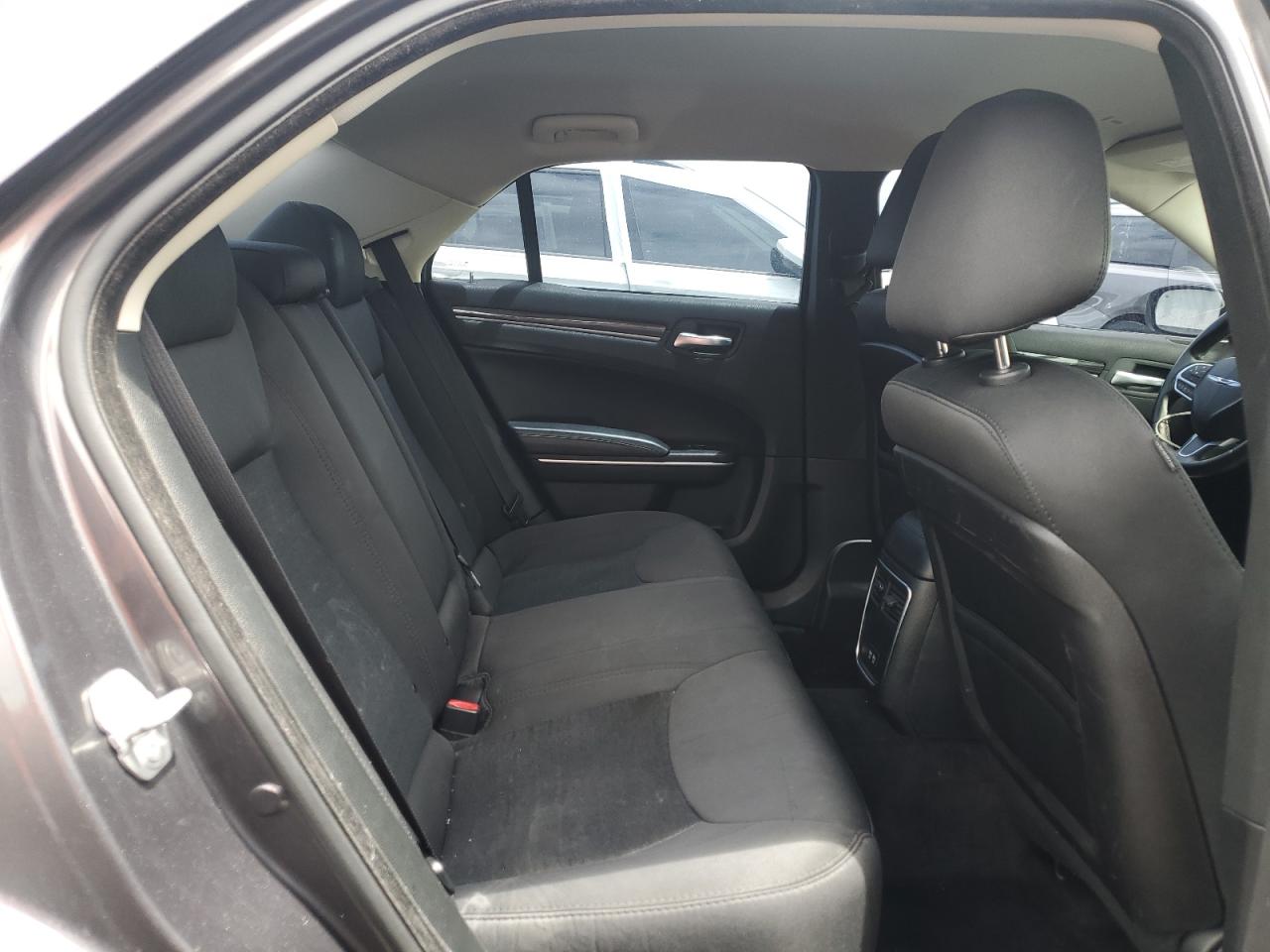 2C3CCAAG4JH340372 2018 Chrysler 300 Touring