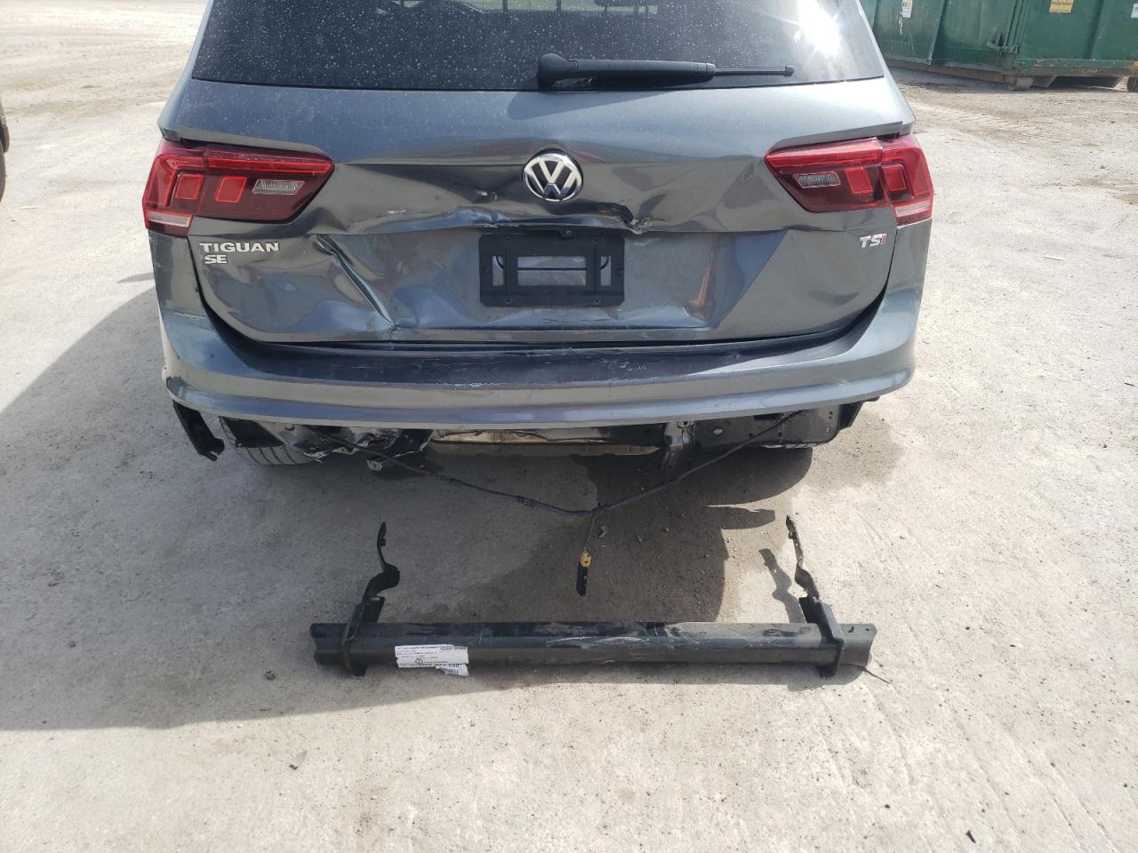 3VV3B7AX8JM030696 2018 Volkswagen Tiguan Se