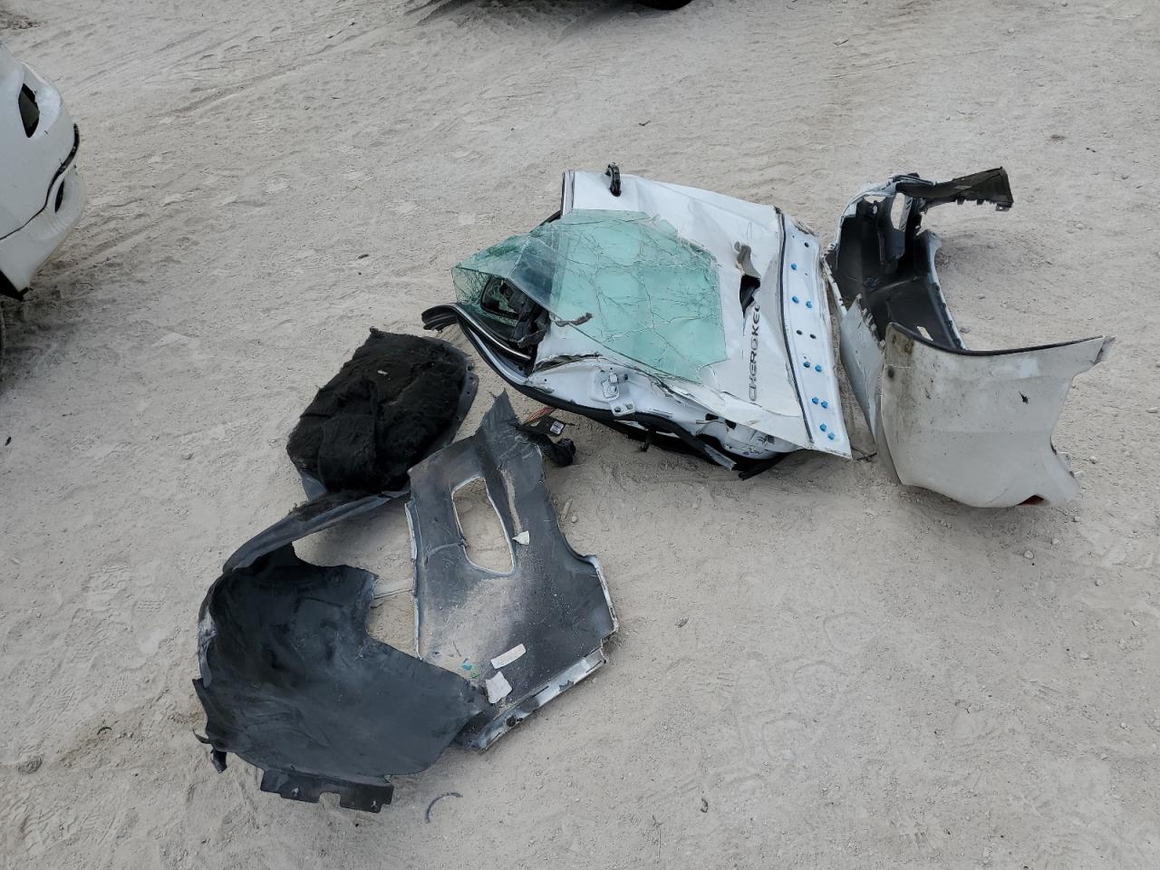 1C4PJMJS5HW614747 2017 Jeep Cherokee Overland