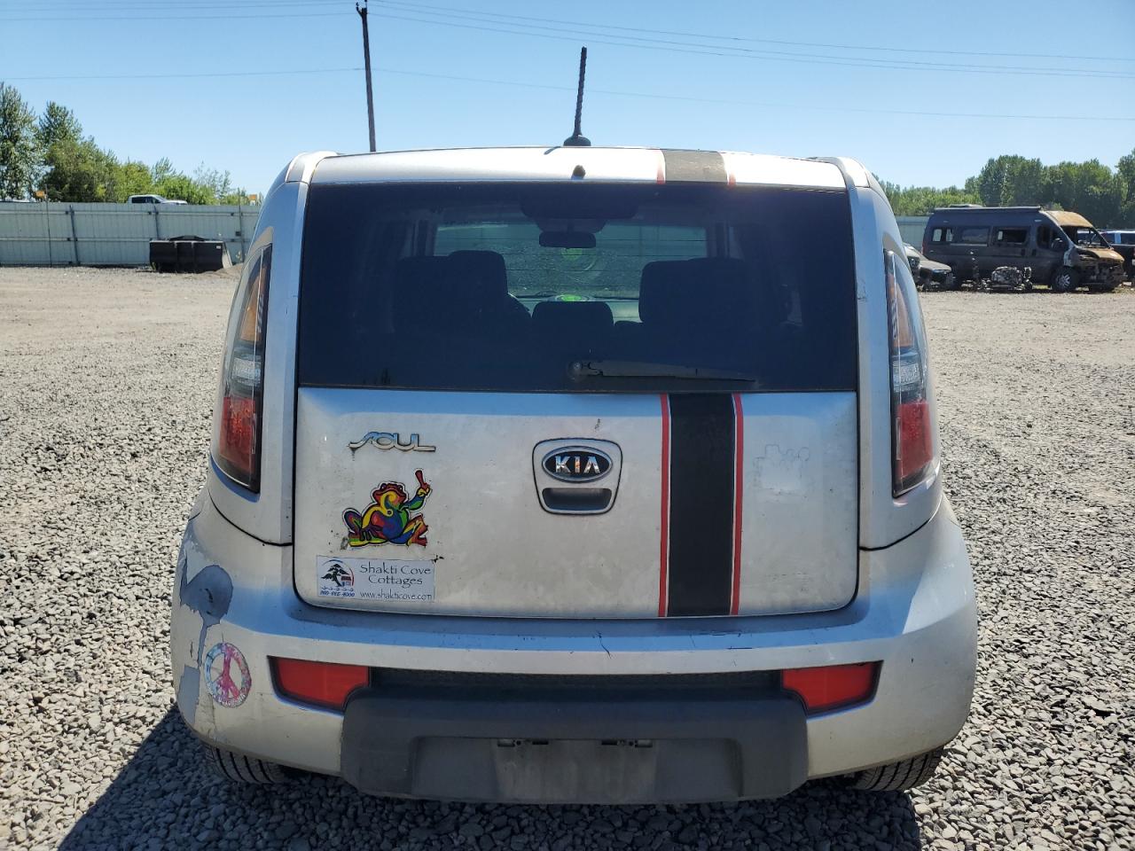 KNDJT2A22B7708882 2011 Kia Soul +