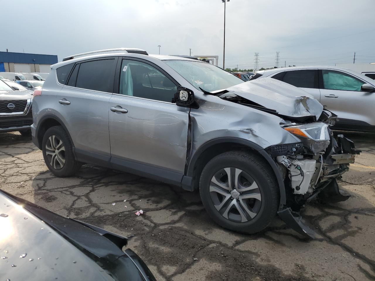 2T3ZFREV9HW344738 2017 Toyota Rav4 Le