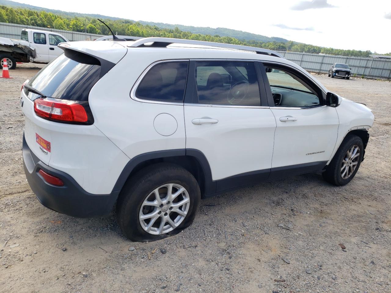 1C4PJMCB3FW528279 2015 Jeep Cherokee Latitude