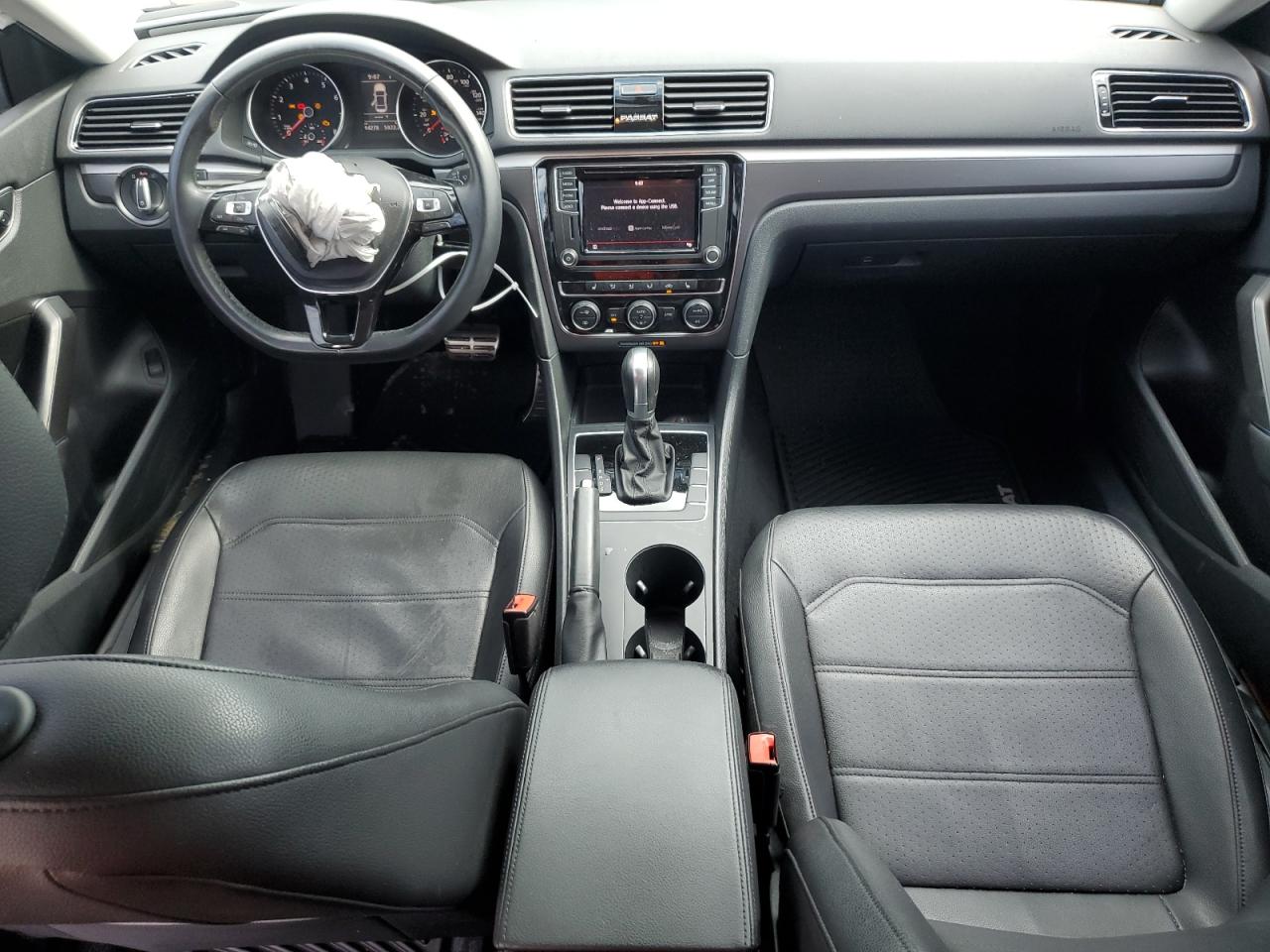 1VWAA7A31JC050373 2018 Volkswagen Passat S