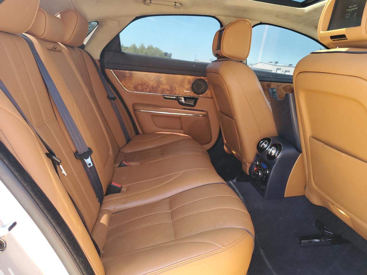 SAJWA1GE0BMV16175 2011 Jaguar Xj Supercharged