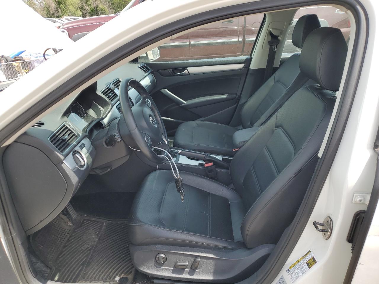 1VWBH7A37DC092132 2013 Volkswagen Passat Se