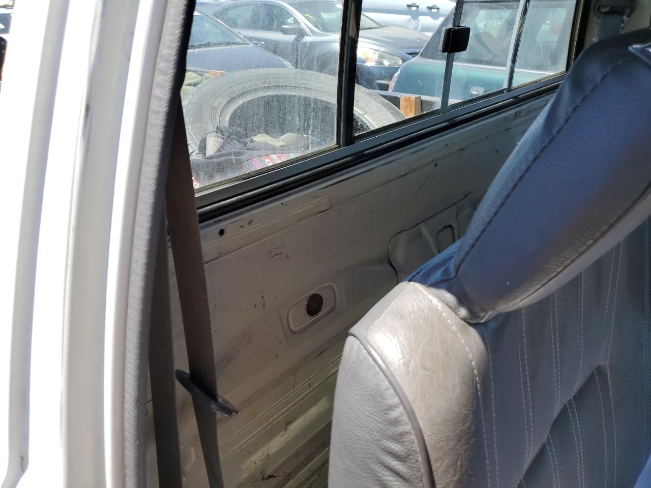 JT4VN82N8L5003444 1990 Toyota Pickup 1 Ton Long Bed Dlx