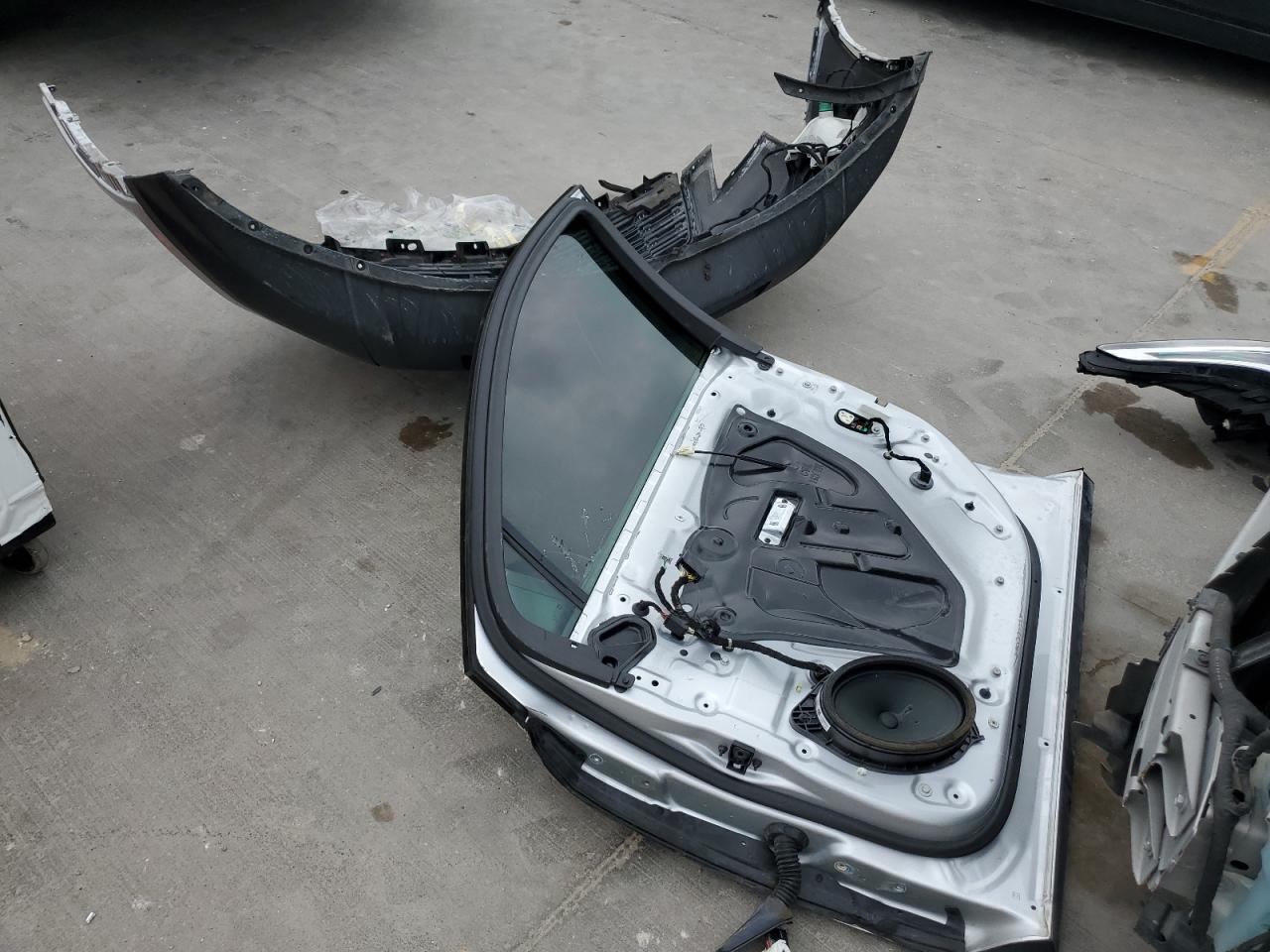 1GYKNCRS3JZ207988 2018 Cadillac Xt5 Luxury