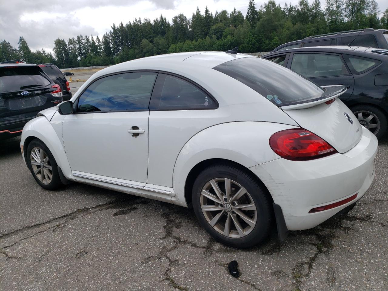 3VWFD7AT8JM700960 VOLKSWAGEN BEETLE 2018
