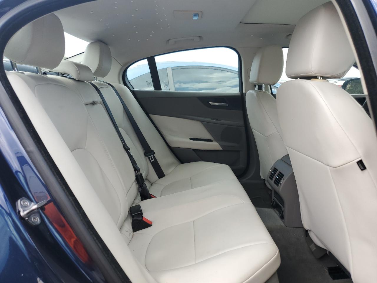 SAJAR4BG7HA954831 2017 Jaguar Xe