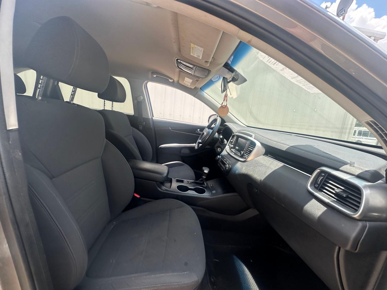 2019 Kia Sorento Lx vin: 5XYPG4A5XKG496773