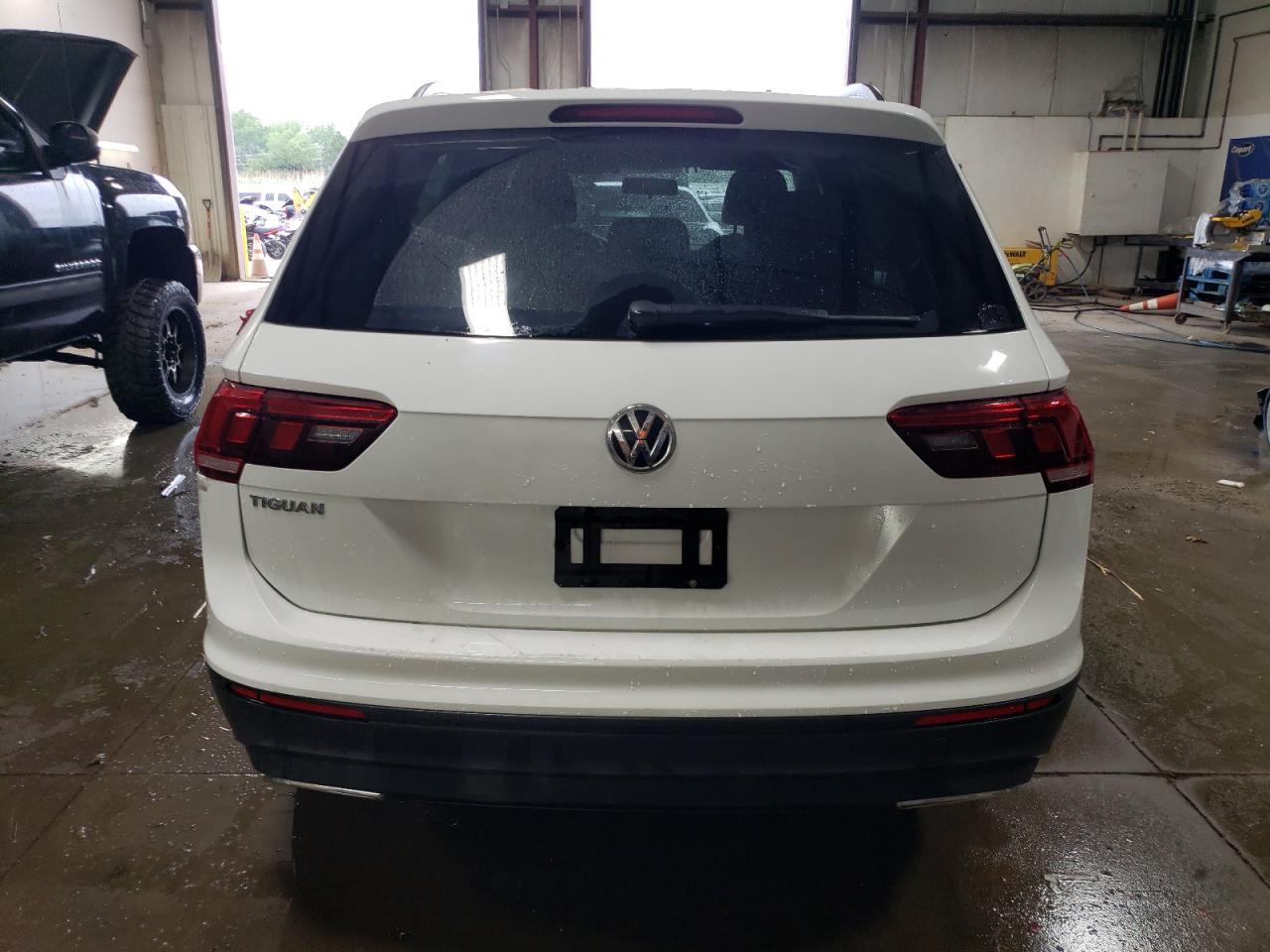 3VV1B7AX3KM120332 2019 Volkswagen Tiguan S