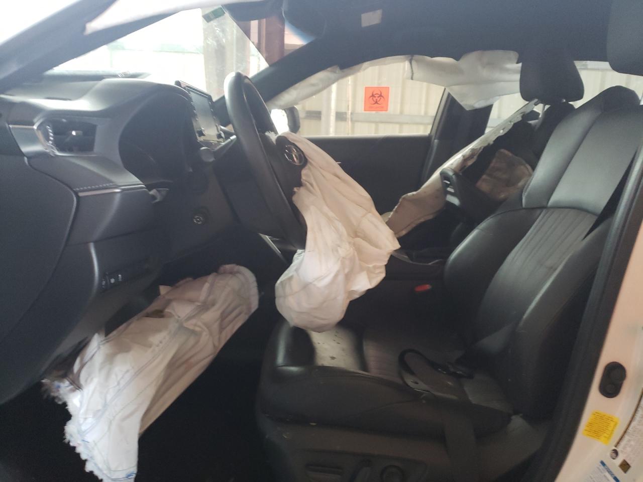 JTEAAAAH4MJ038502 2021 Toyota Venza Le