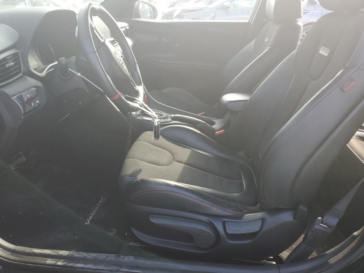 KMHTG6AF9LU029911 2020 Hyundai Veloster Base