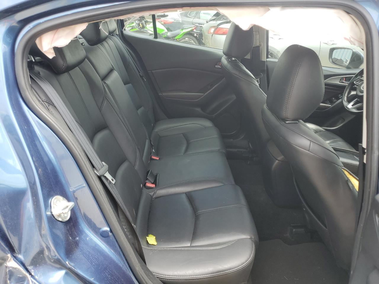 3MZBN1V34JM263526 2018 Mazda 3 Touring