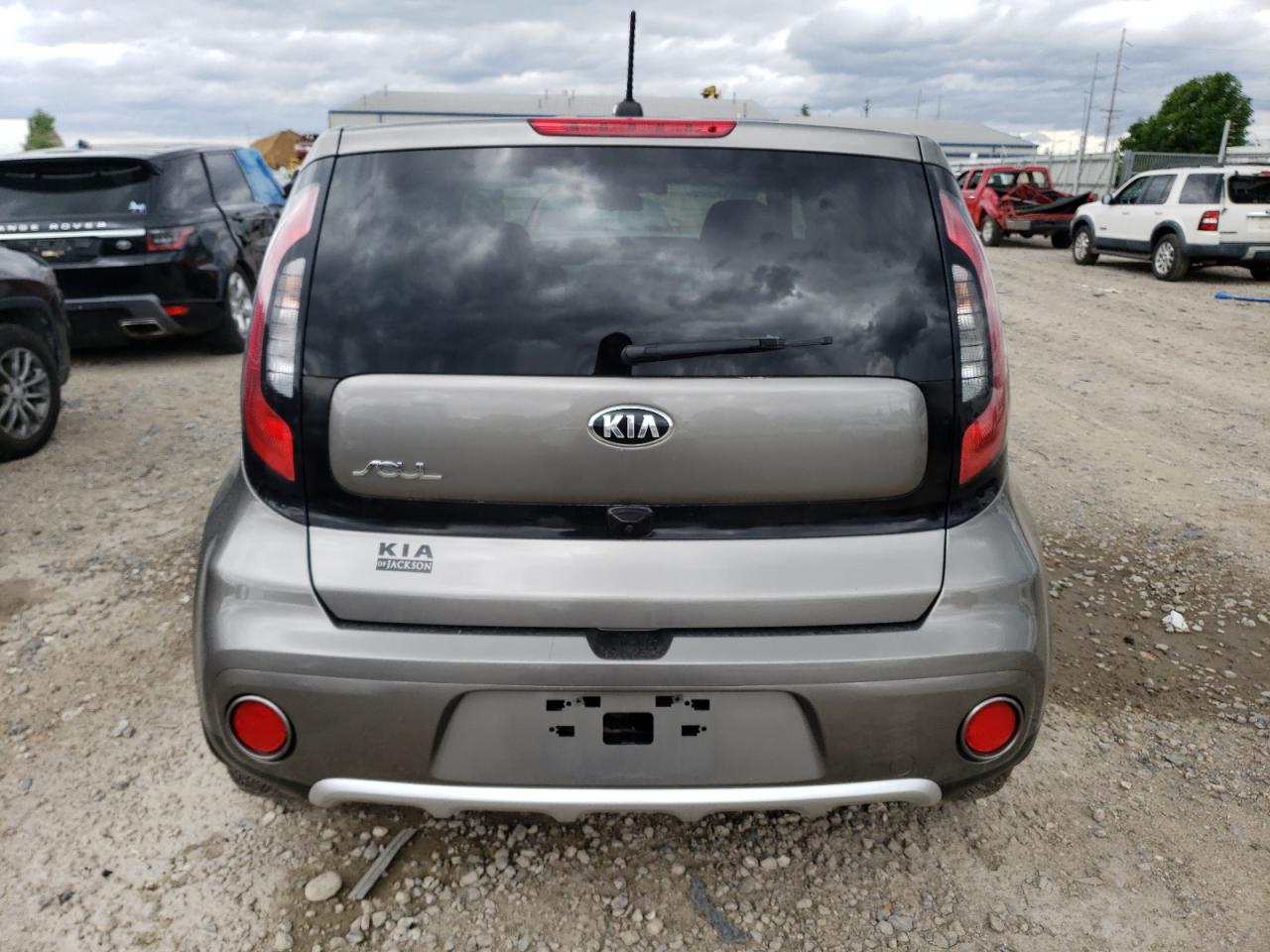 KNDJP3A59J7555940 2018 Kia Soul +