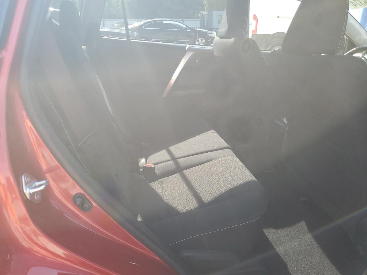 JTMWFREV1HJ127508 2017 Toyota Rav4 Xle