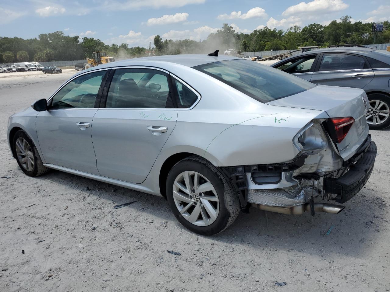 1VWBA7A37JC008388 2018 Volkswagen Passat Se