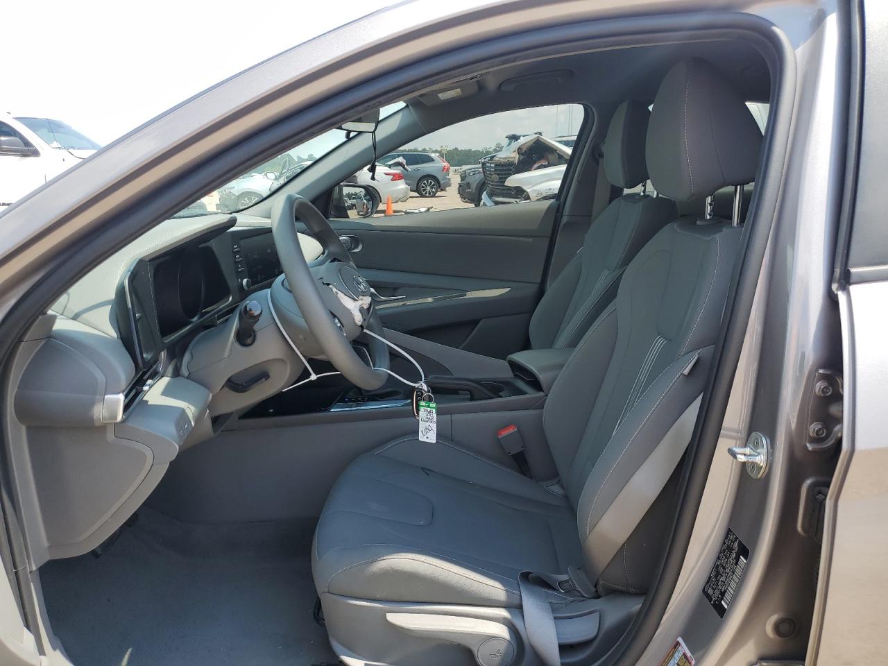 KMHLM4AGXNU339235 2022 Hyundai Elantra Sel