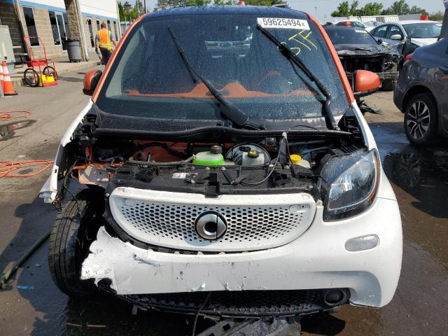 VIN WMEFJ9BAXJK280745 2018 Smart Fortwo no.5