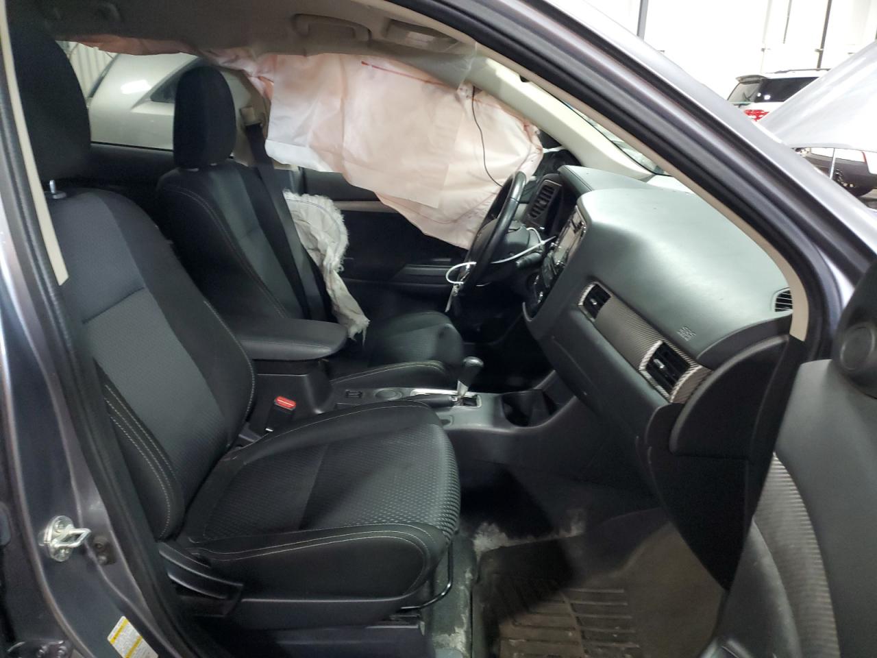 JA4AD3A32GZ053978 2016 Mitsubishi Outlander Se