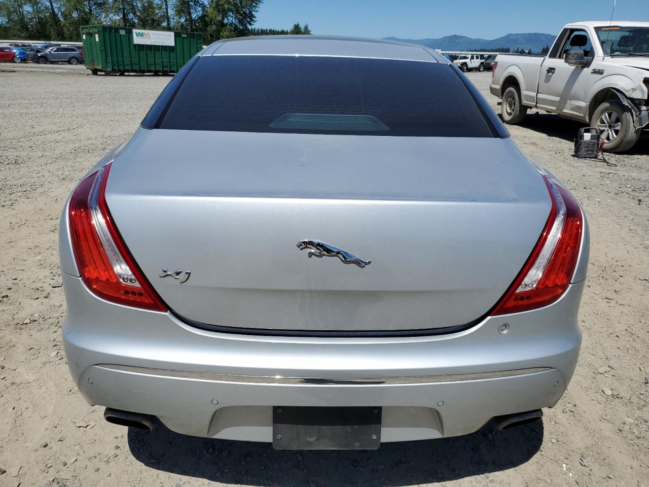 SAJWA1GE0BMV16175 2011 Jaguar Xj Supercharged