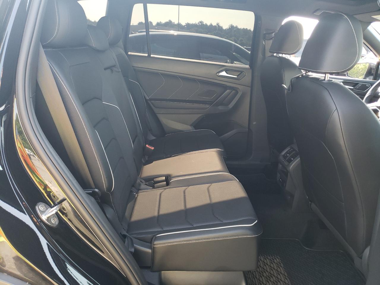 3VV4B7AX0NM149370 2022 Volkswagen Tiguan Sel R-Line