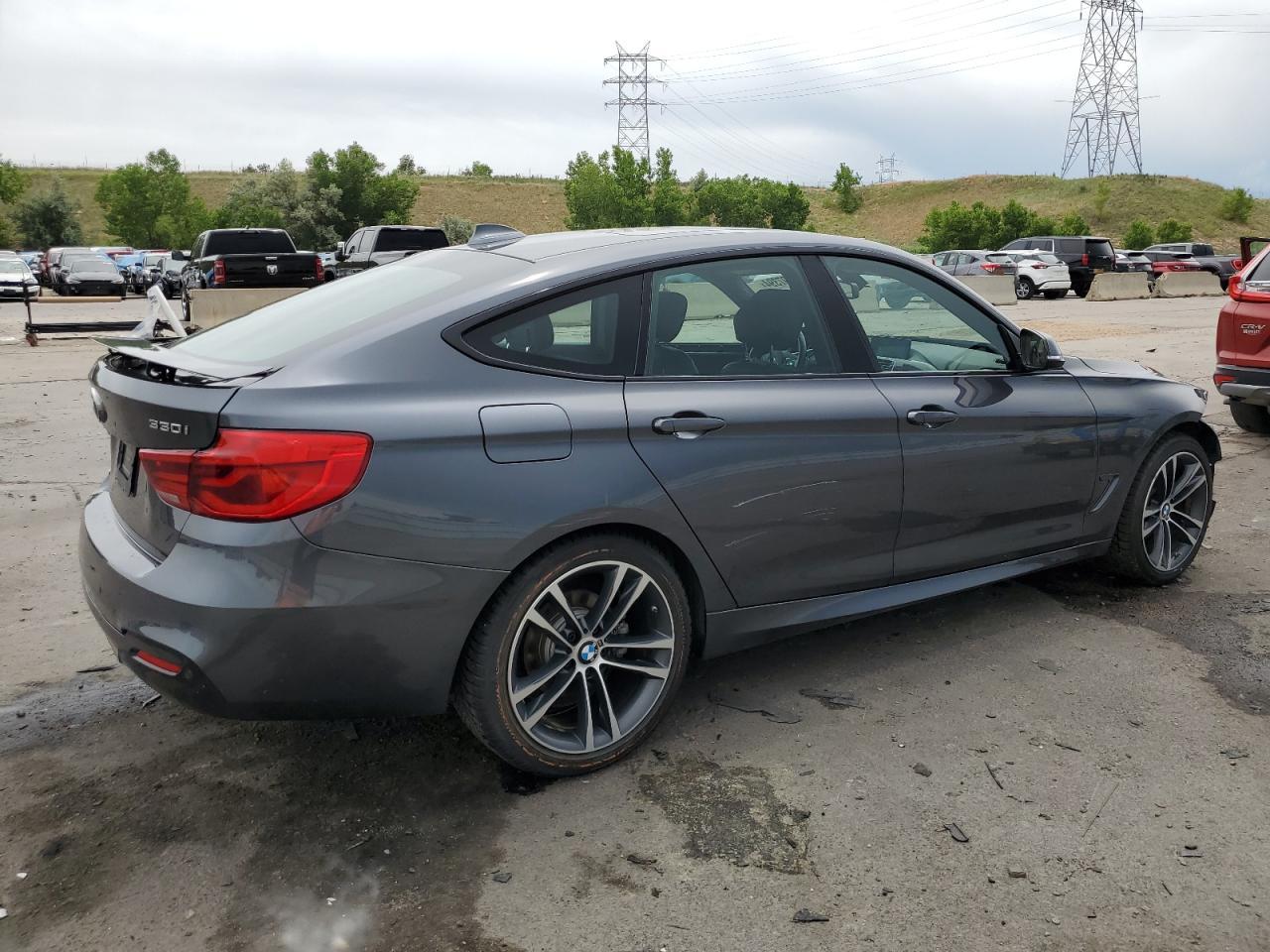 2018 BMW 330 Xigt vin: WBA8Z9C52JG828173