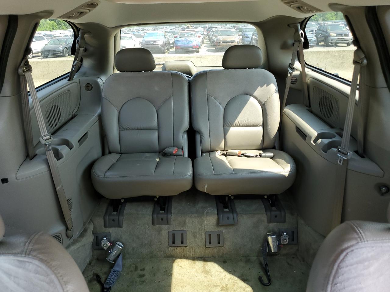 2C8GP64LX3R163698 2003 Chrysler Town & Country Limited