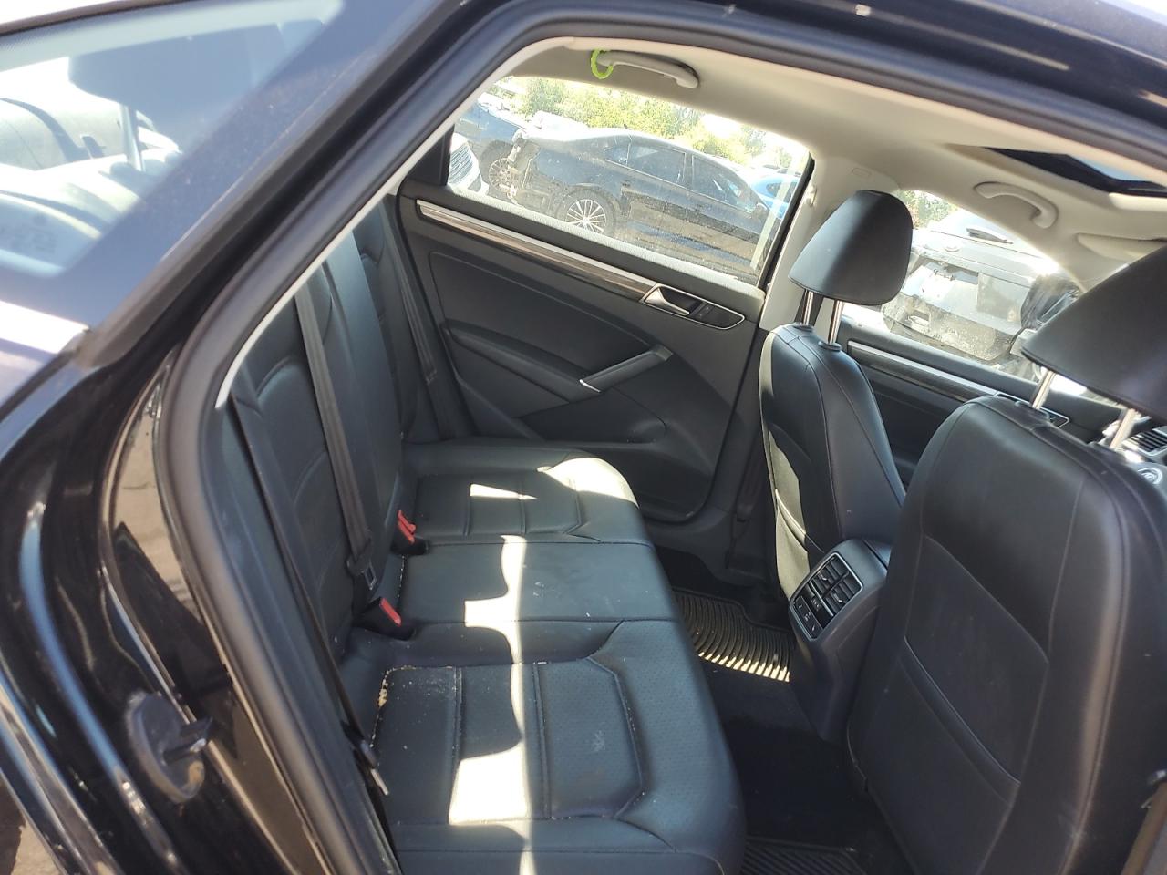 1VWGT7A36HC042140 2017 Volkswagen Passat Se