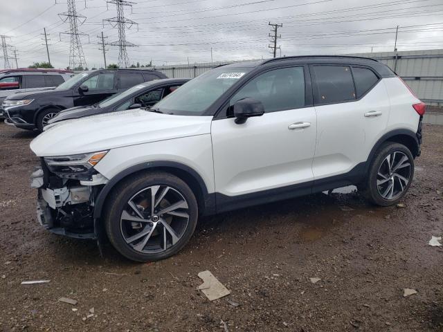 2021 VOLVO XC40