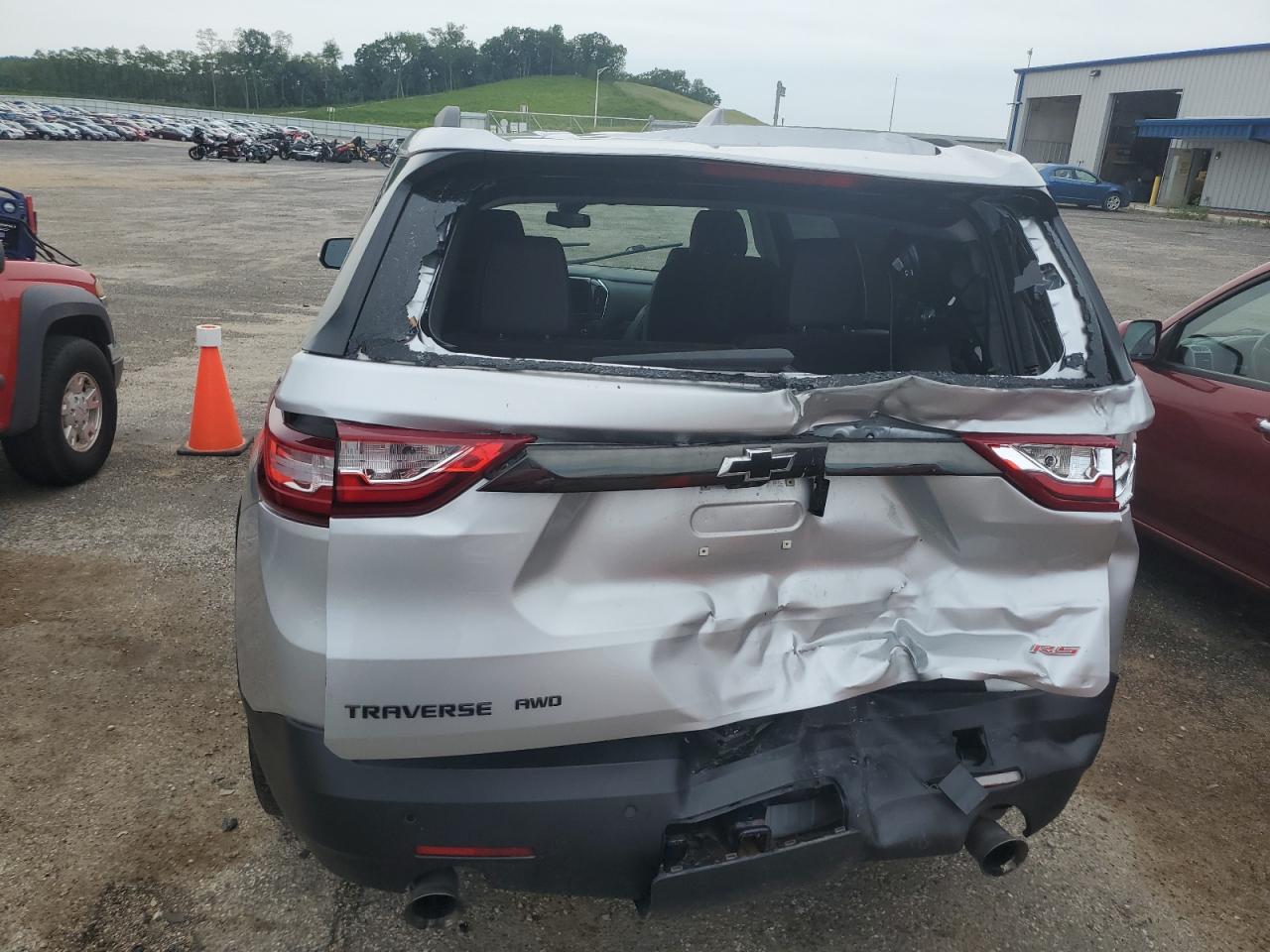 1GNEVJKW8MJ135135 CHEVROLET TRAVERSE 2021
