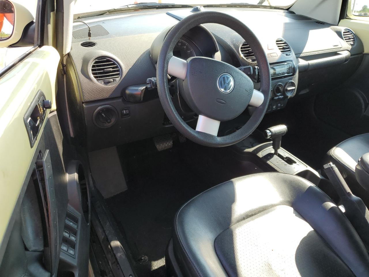 3VWRF31Y96M328838 2006 Volkswagen New Beetle Convertible Option Package 1