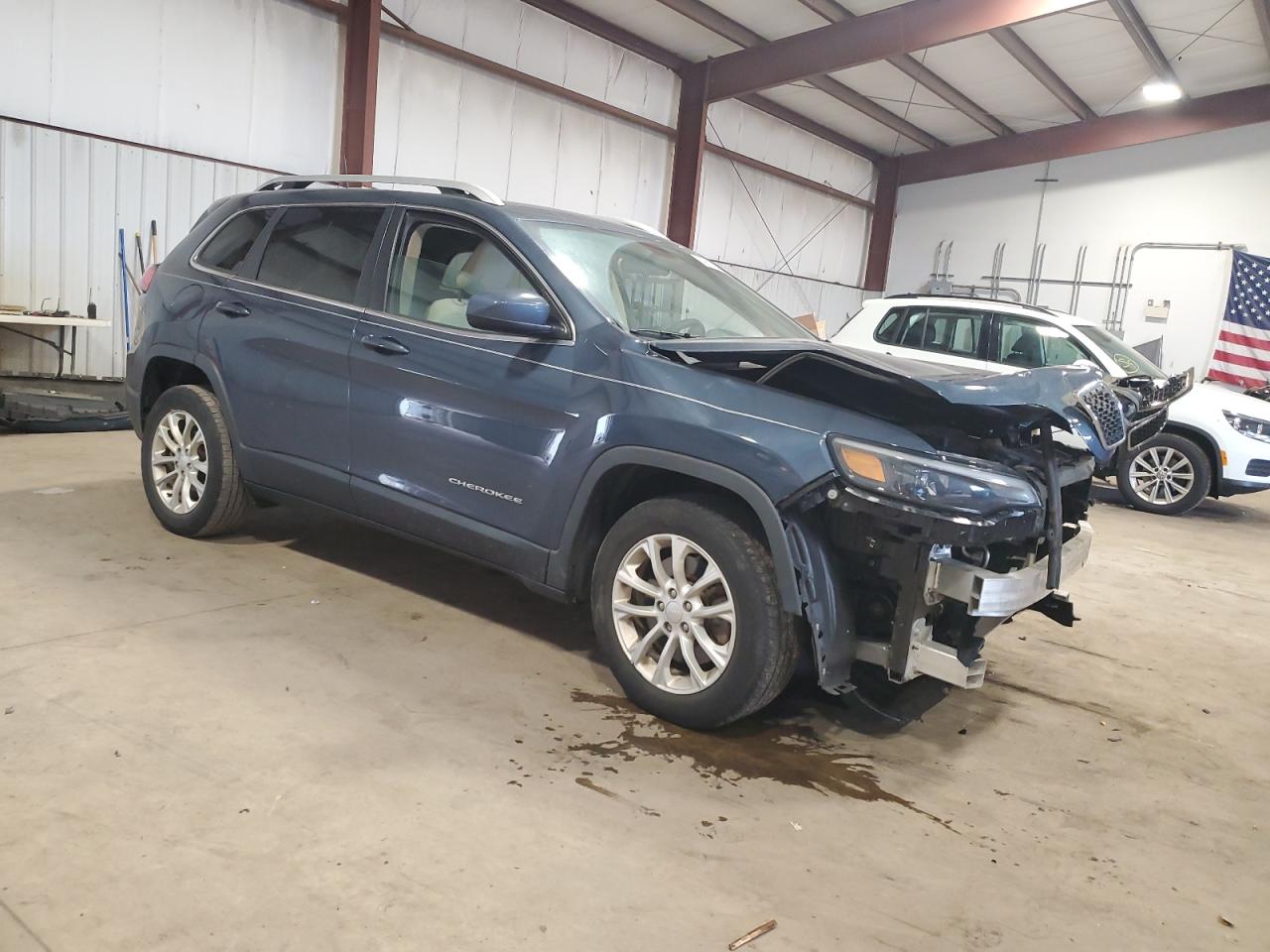 2019 Jeep Cherokee Latitude vin: 1C4PJLCB1KD406147