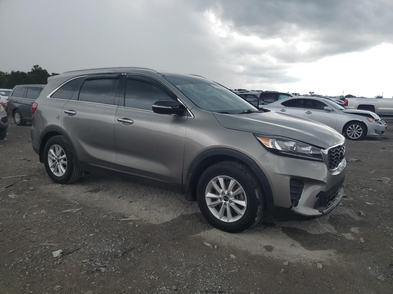 2019 Kia Sorento L vin: 5XYPG4A38KG526559