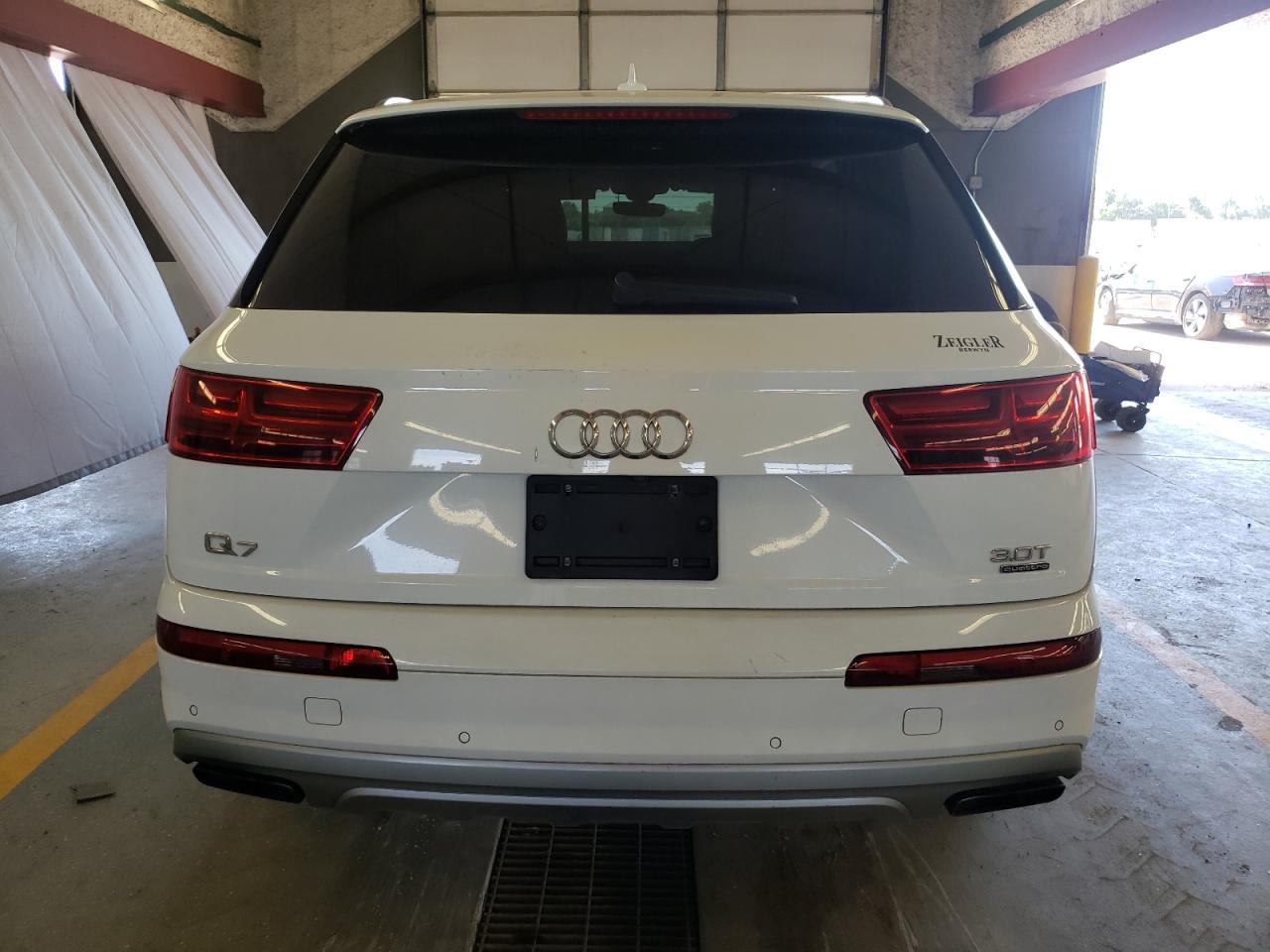 2018 Audi Q7 Premium Plus vin: WA1LAAF73JD018677