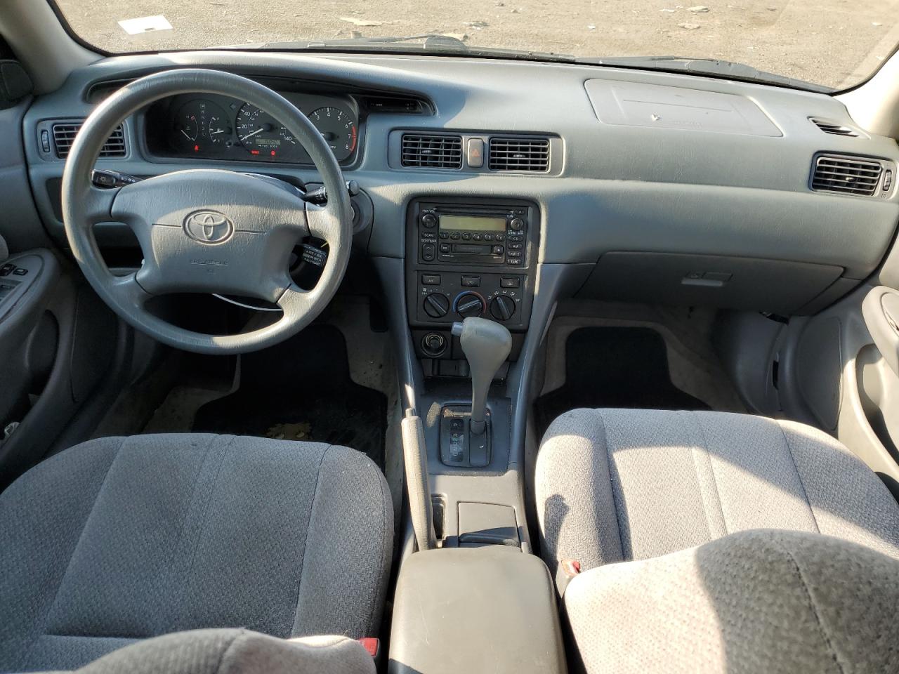 4T1BF22K0YU935097 2000 Toyota Camry Le