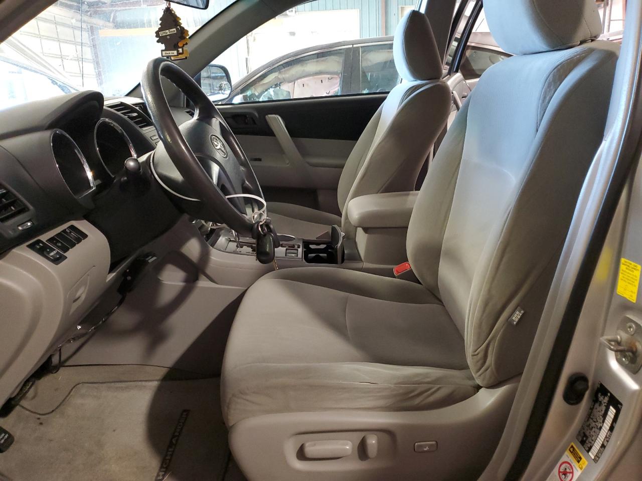 5TDBK3EH2AS018937 2010 Toyota Highlander