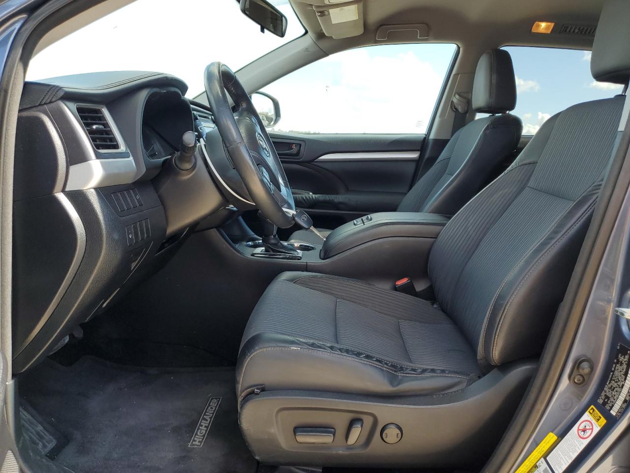 5TDZKRFH9ES011327 2014 Toyota Highlander Le