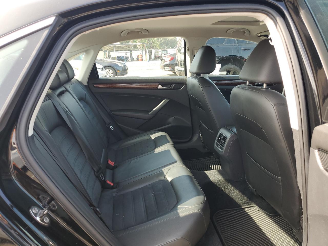 1VWCP7A32DC015479 2013 Volkswagen Passat Sel