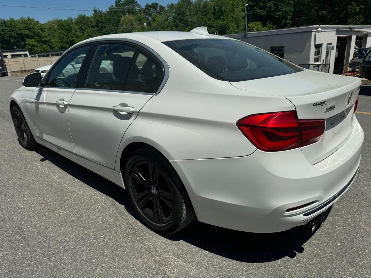 2018 BMW 330 Xi vin: WBA8D9G59JNU68565