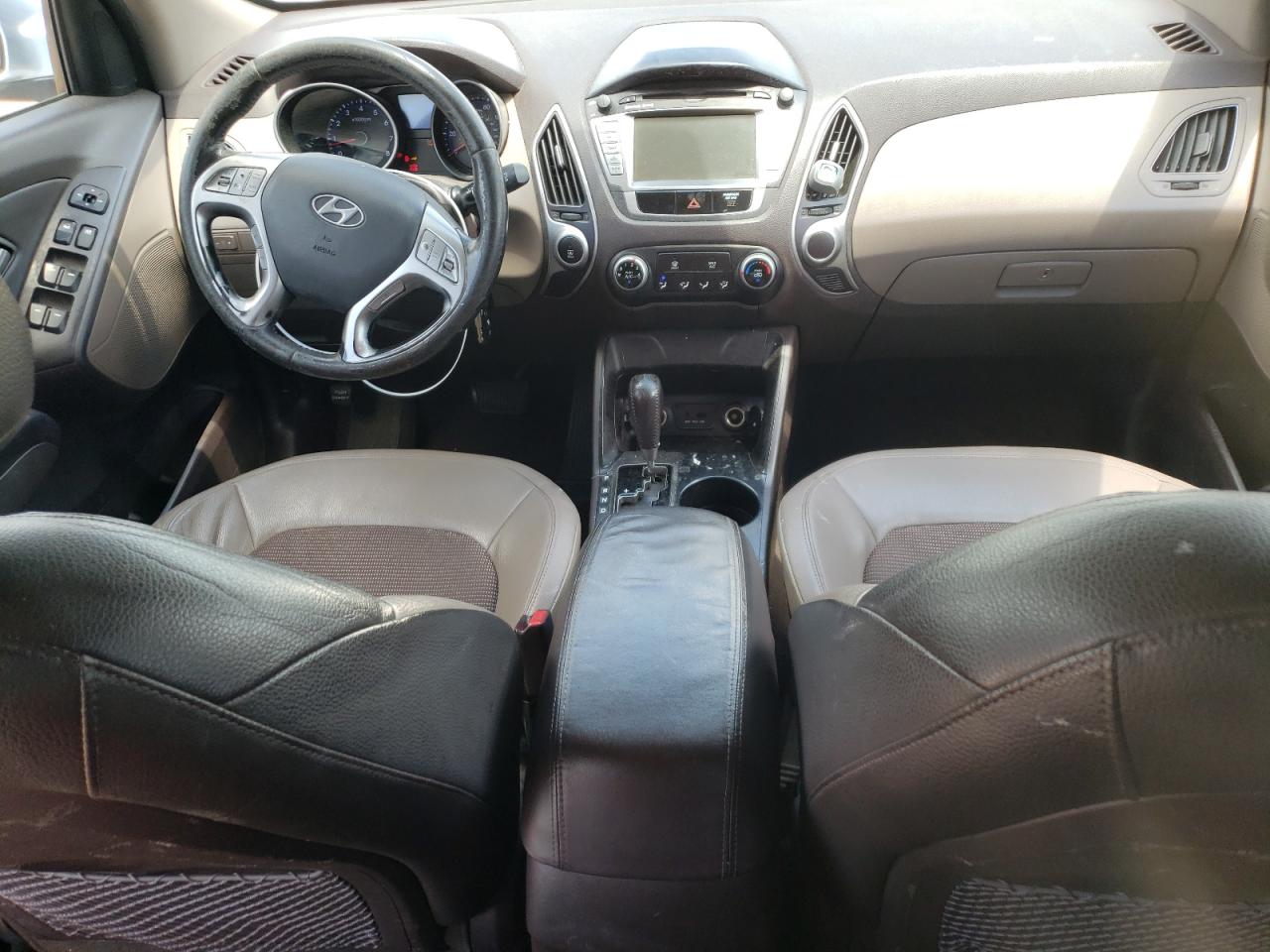 KM8JU3AC6BU244584 2011 Hyundai Tucson Gls