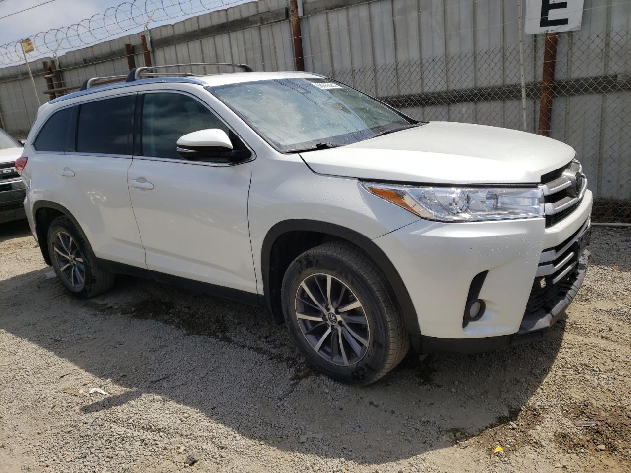 2019 Toyota Highlander Se vin: 5TDJZRFH2KS948587