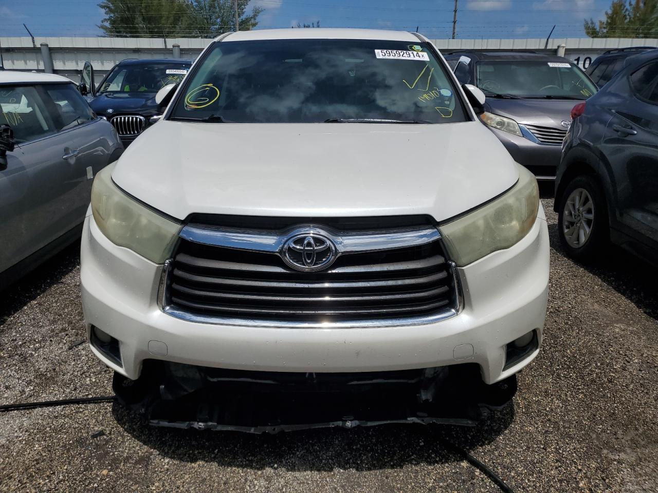 5TDZKRFH5GS131919 2016 Toyota Highlander Le