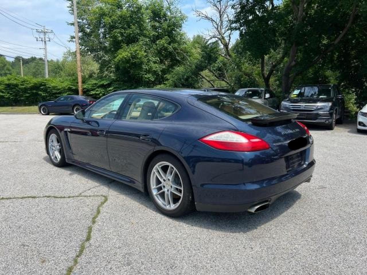 WP0AA2A72BL016615 2011 Porsche Panamera 2