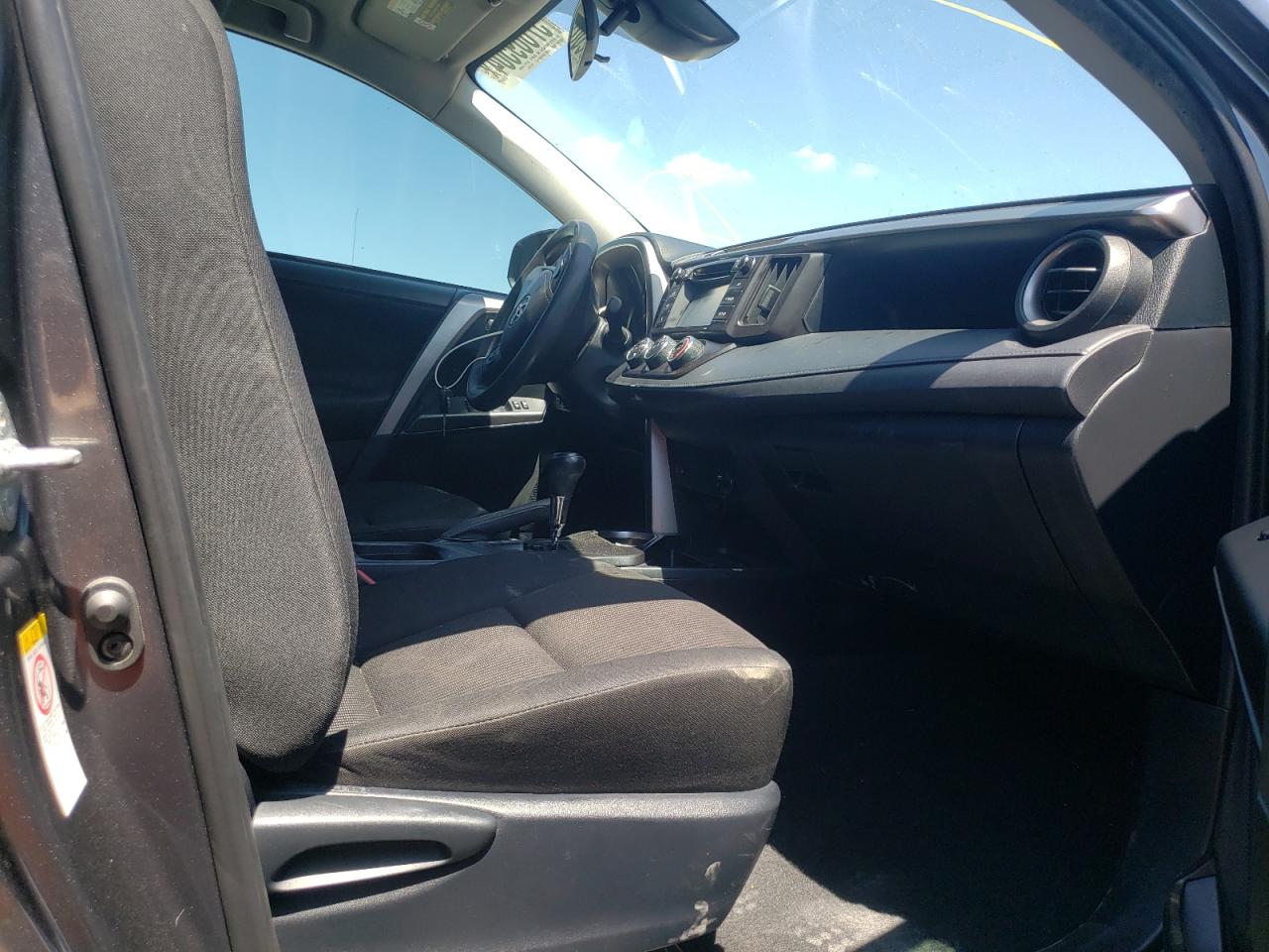 JTMZFREV6HJ702134 2017 Toyota Rav4 Le